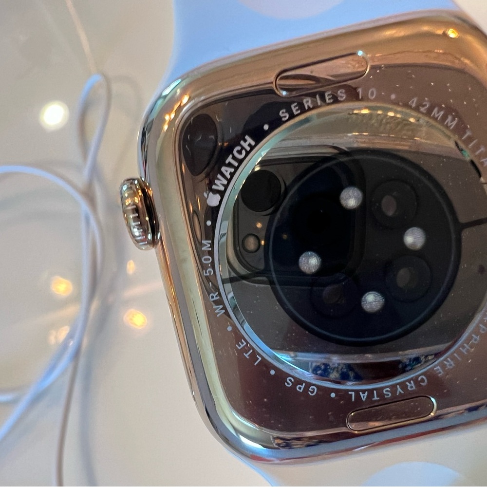 Apple Watch with White Sport Band and Silver Case - Picture 4 of 4